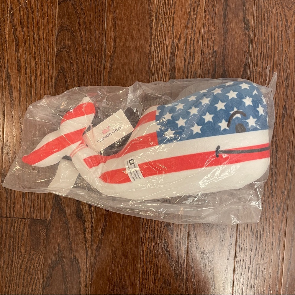 NWT Vineyard Vines plush whale
